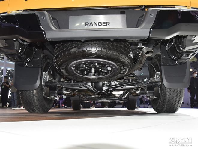 福特Ranger首发版 标配前后锁+AT胎+涉水喉