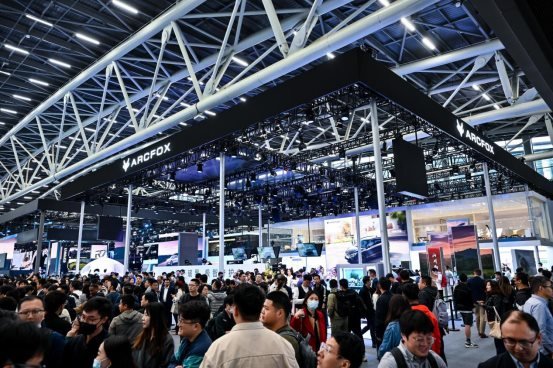 广州车展现20万级家车天花板，极狐汽车阿尔法T5全球首秀